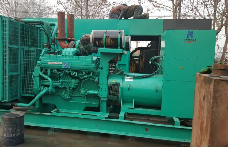 龙江发电机组如何判断水冷式机油散热器内部是否需要清洗？